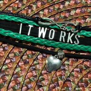 🌴It Works bracelet. NIP